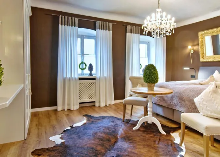 Boutique Post 3*